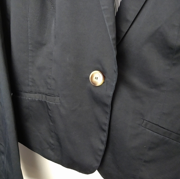H&m black long sleeve one button close lined blazer jacket. Size 8 - Picture 3 of 11